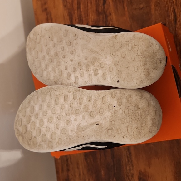 Nike revolution toddler sneakers - Picture 5 of 6